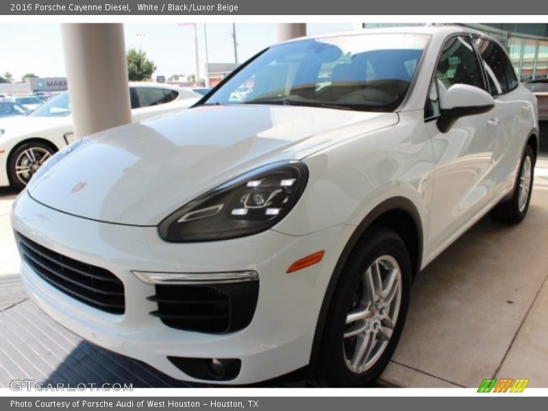 Front 3/4 View of 2016 Cayenne Diesel