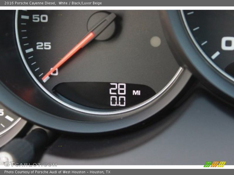 White / Black/Luxor Beige 2016 Porsche Cayenne Diesel