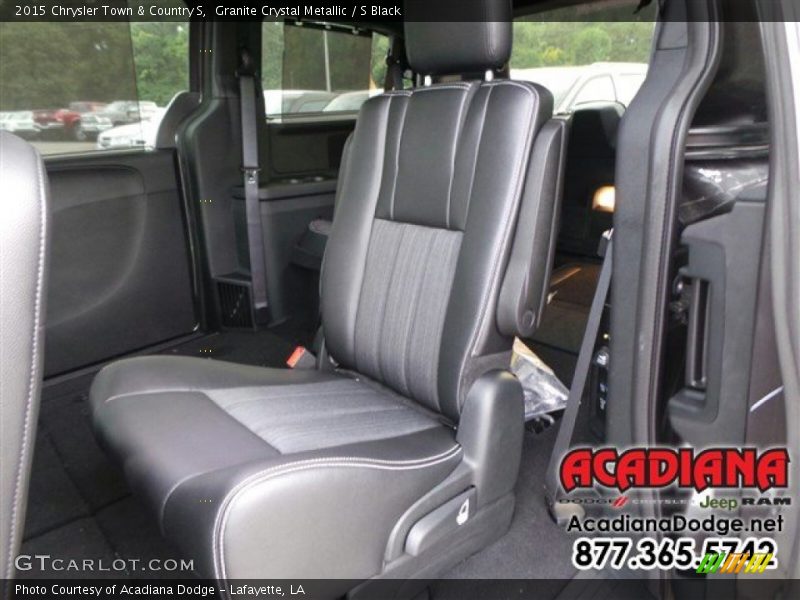 Granite Crystal Metallic / S Black 2015 Chrysler Town & Country S