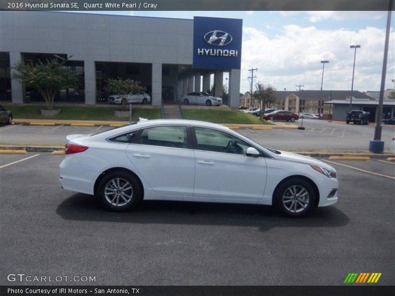 Quartz White Pearl / Gray 2016 Hyundai Sonata SE