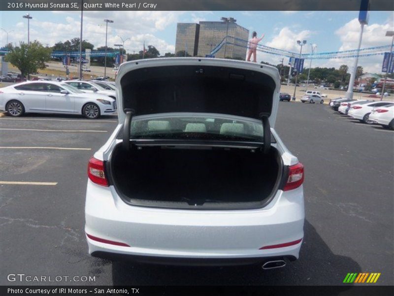 Quartz White Pearl / Gray 2016 Hyundai Sonata SE