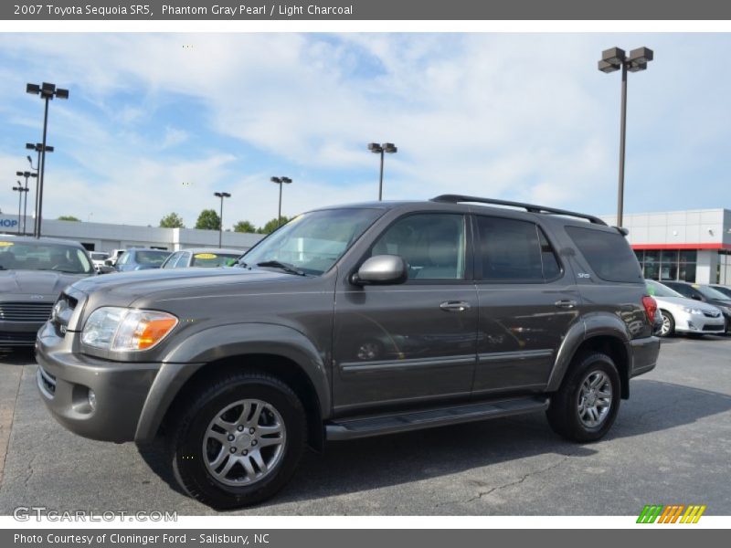 Front 3/4 View of 2007 Sequoia SR5