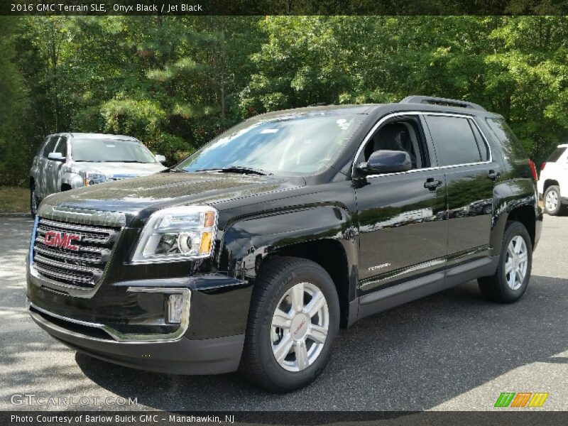 Front 3/4 View of 2016 Terrain SLE