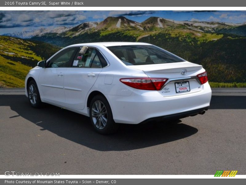 Super White / Black 2016 Toyota Camry SE