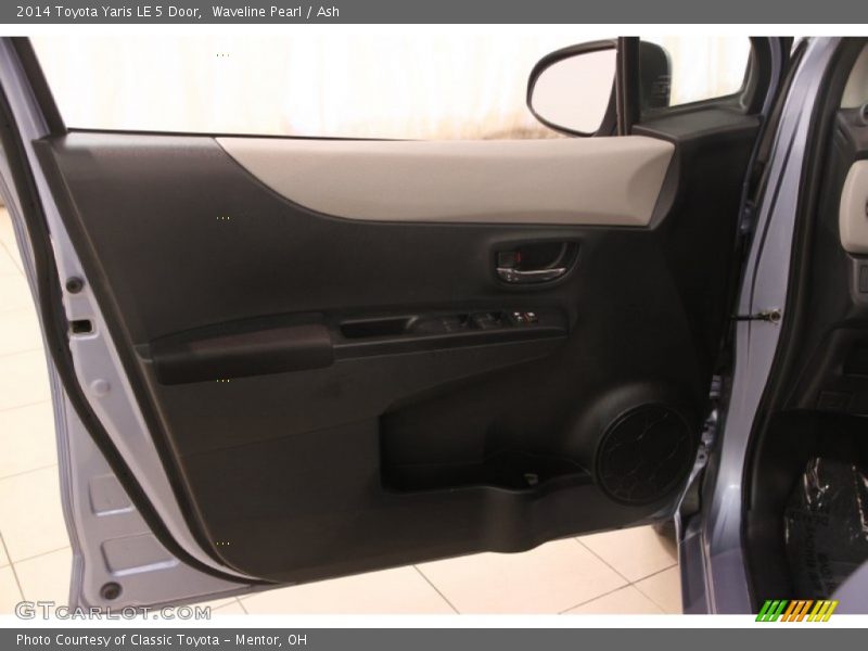 Waveline Pearl / Ash 2014 Toyota Yaris LE 5 Door