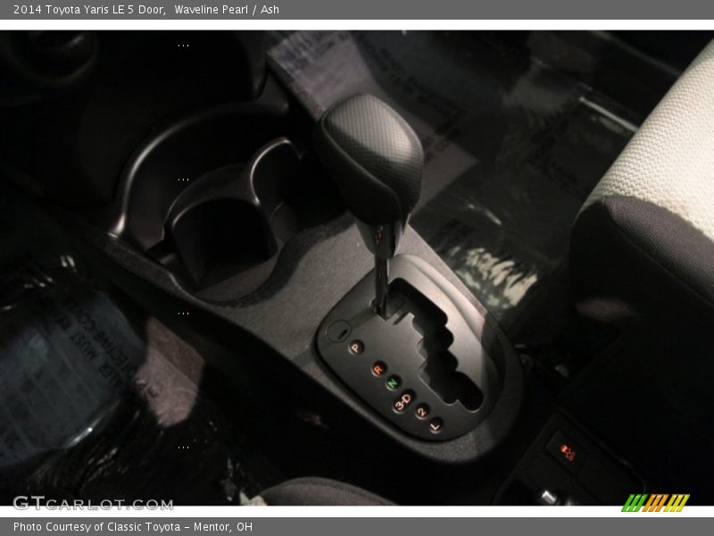 Waveline Pearl / Ash 2014 Toyota Yaris LE 5 Door