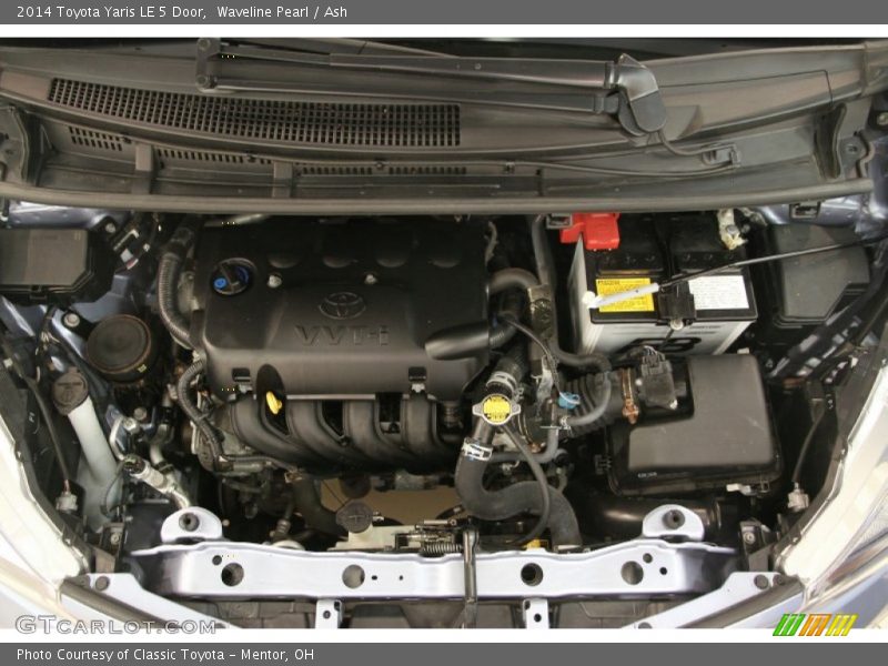 Waveline Pearl / Ash 2014 Toyota Yaris LE 5 Door