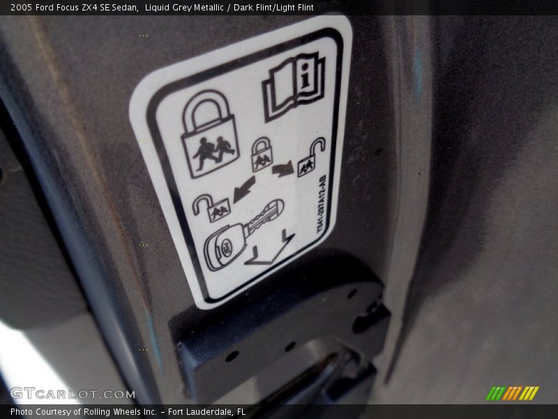 Liquid Grey Metallic / Dark Flint/Light Flint 2005 Ford Focus ZX4 SE Sedan