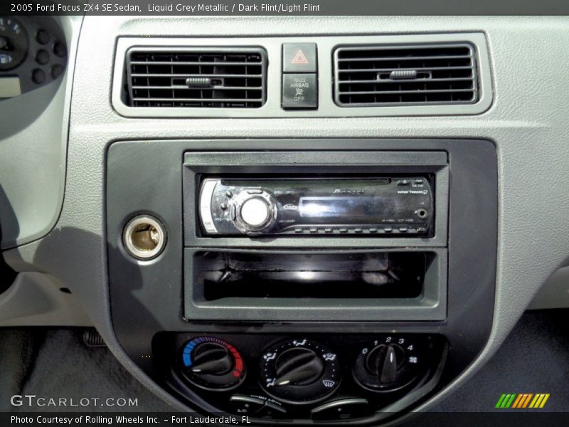 Liquid Grey Metallic / Dark Flint/Light Flint 2005 Ford Focus ZX4 SE Sedan