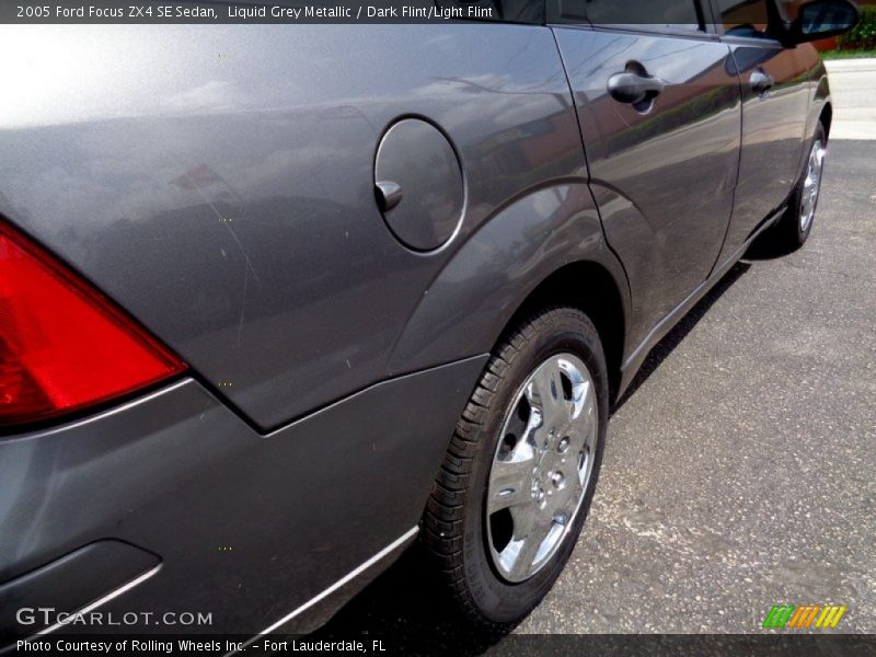 Liquid Grey Metallic / Dark Flint/Light Flint 2005 Ford Focus ZX4 SE Sedan