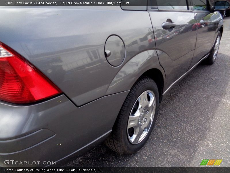 Liquid Grey Metallic / Dark Flint/Light Flint 2005 Ford Focus ZX4 SE Sedan