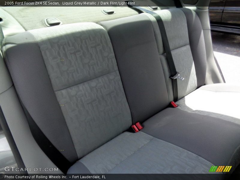 Liquid Grey Metallic / Dark Flint/Light Flint 2005 Ford Focus ZX4 SE Sedan
