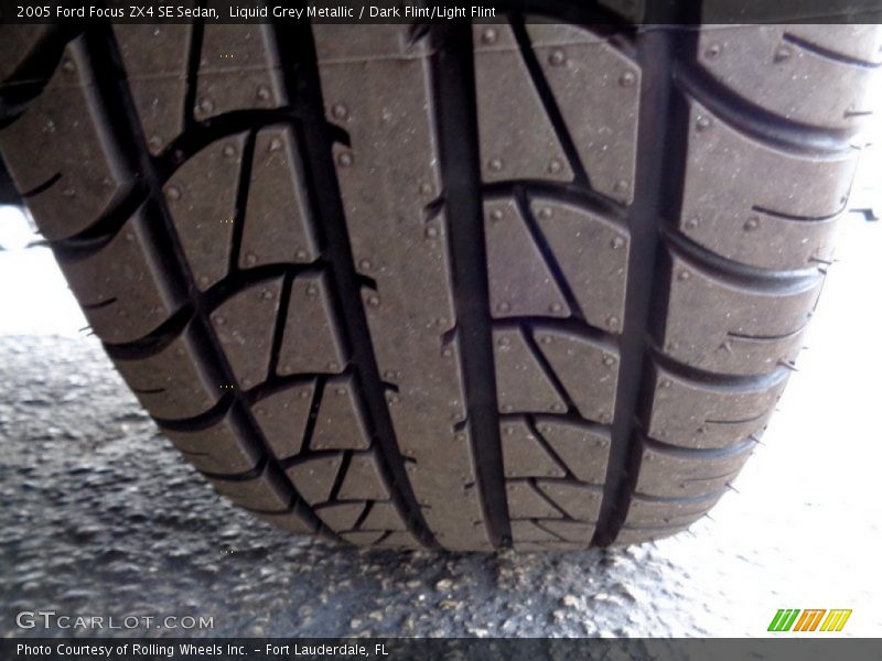 Liquid Grey Metallic / Dark Flint/Light Flint 2005 Ford Focus ZX4 SE Sedan