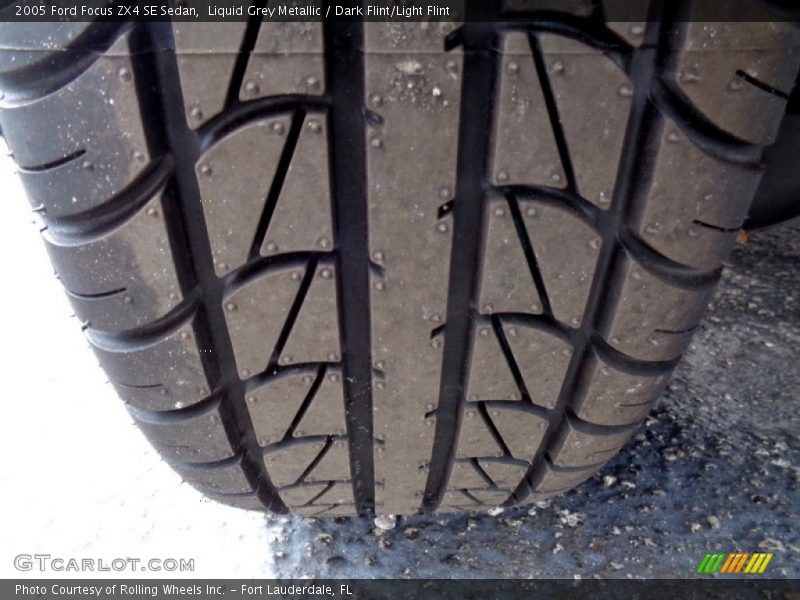 Liquid Grey Metallic / Dark Flint/Light Flint 2005 Ford Focus ZX4 SE Sedan