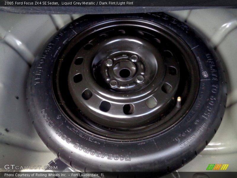 Liquid Grey Metallic / Dark Flint/Light Flint 2005 Ford Focus ZX4 SE Sedan