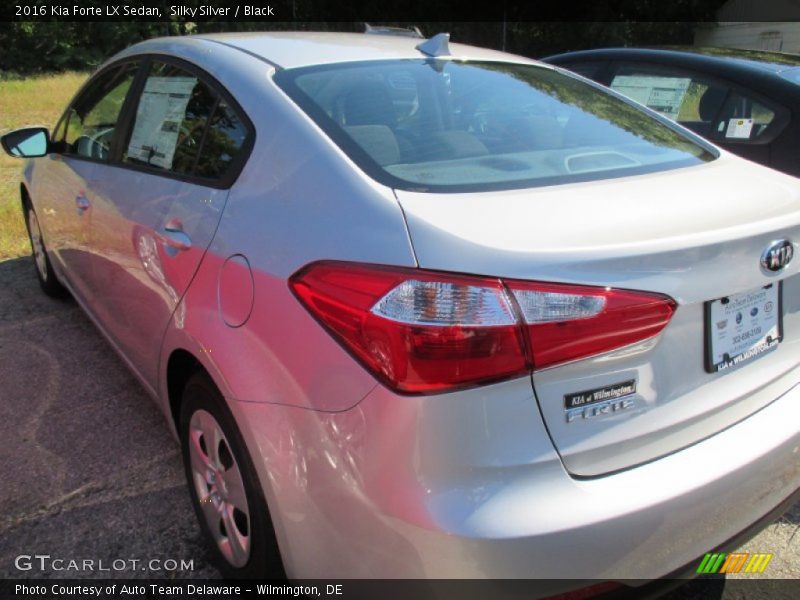 Silky Silver / Black 2016 Kia Forte LX Sedan