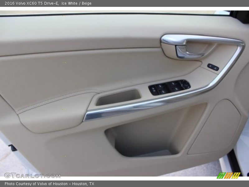 Ice White / Beige 2016 Volvo XC60 T5 Drive-E