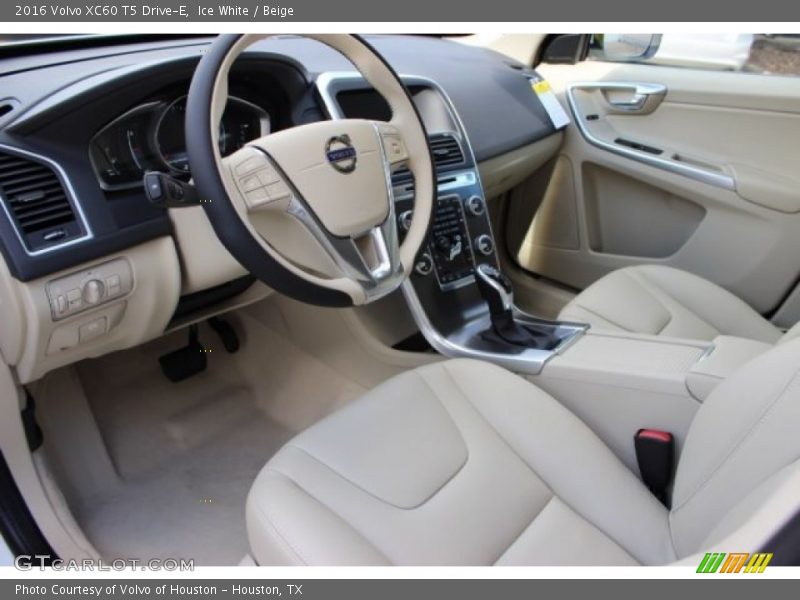Ice White / Beige 2016 Volvo XC60 T5 Drive-E