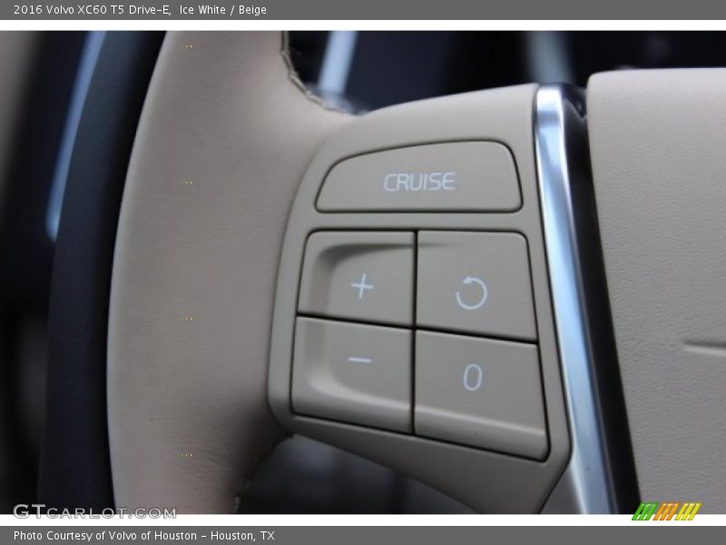 Ice White / Beige 2016 Volvo XC60 T5 Drive-E