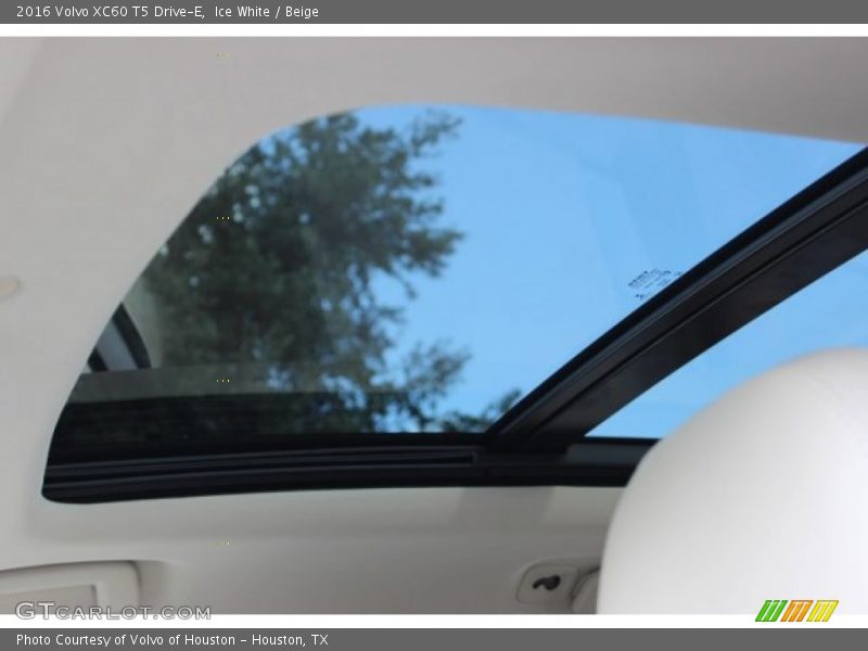 Ice White / Beige 2016 Volvo XC60 T5 Drive-E