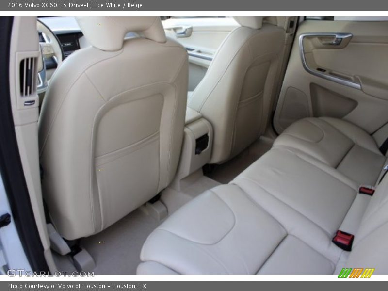 Ice White / Beige 2016 Volvo XC60 T5 Drive-E