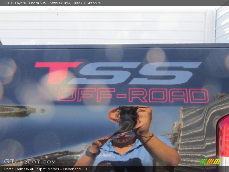 Black / Graphite 2016 Toyota Tundra SR5 CrewMax 4x4