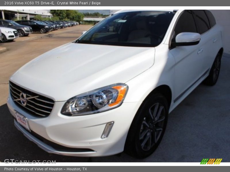 Crystal White Pearl / Beige 2016 Volvo XC60 T5 Drive-E