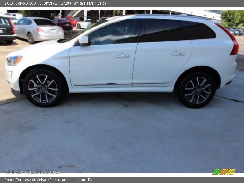 Crystal White Pearl / Beige 2016 Volvo XC60 T5 Drive-E