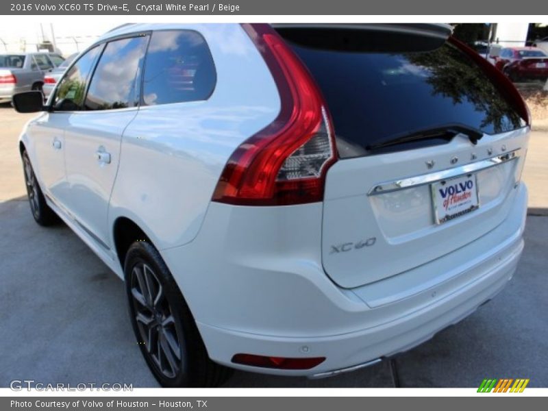 Crystal White Pearl / Beige 2016 Volvo XC60 T5 Drive-E