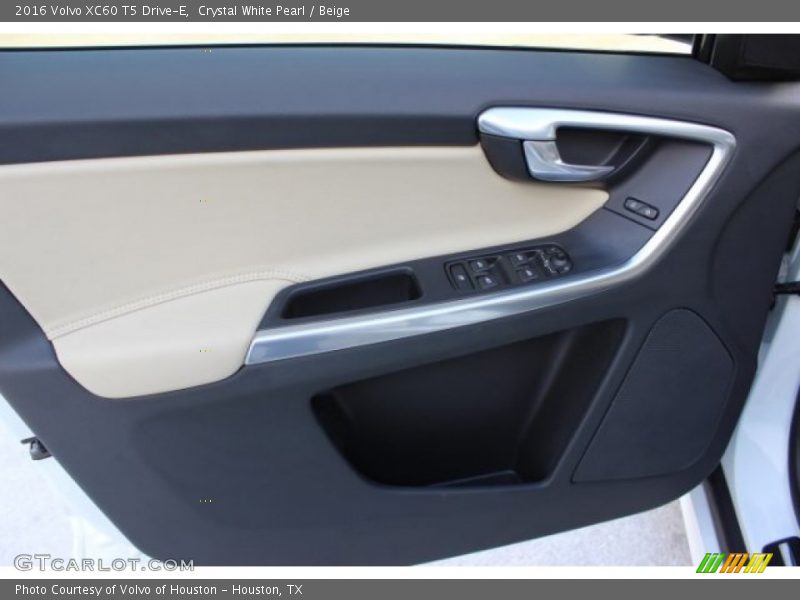 Crystal White Pearl / Beige 2016 Volvo XC60 T5 Drive-E
