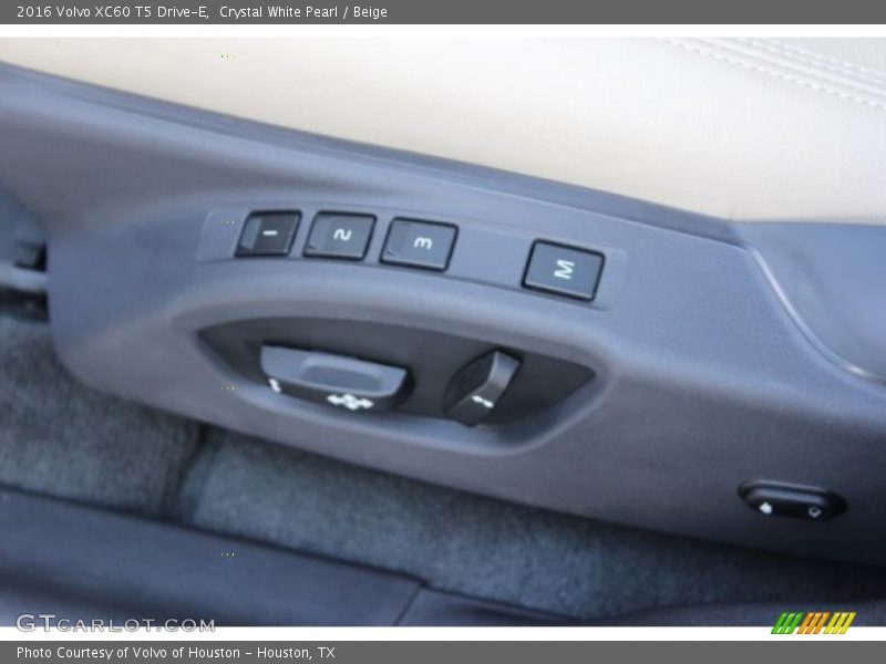 Crystal White Pearl / Beige 2016 Volvo XC60 T5 Drive-E