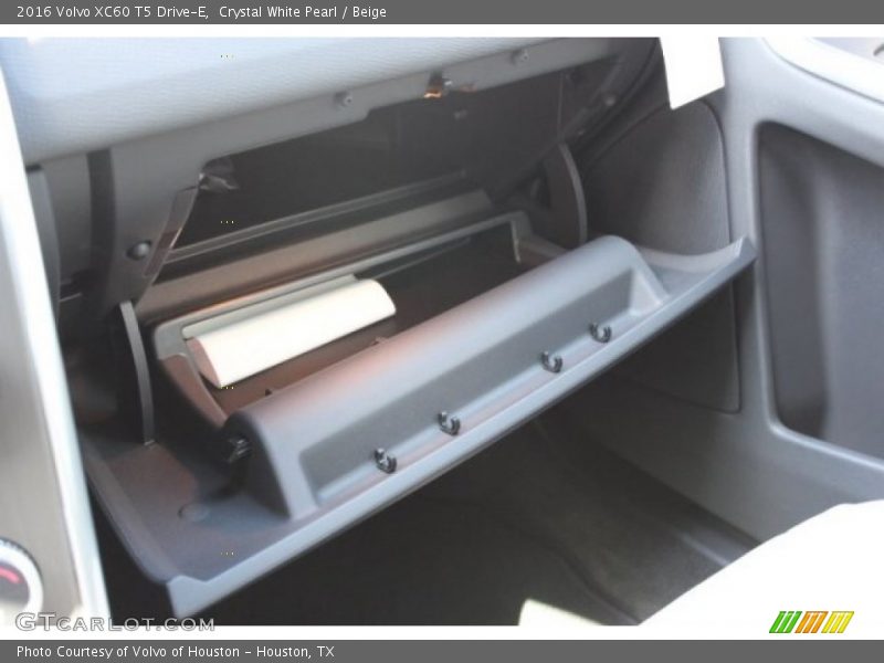 Crystal White Pearl / Beige 2016 Volvo XC60 T5 Drive-E
