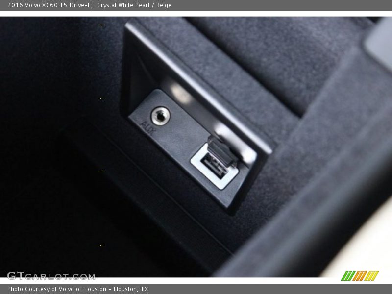 Crystal White Pearl / Beige 2016 Volvo XC60 T5 Drive-E
