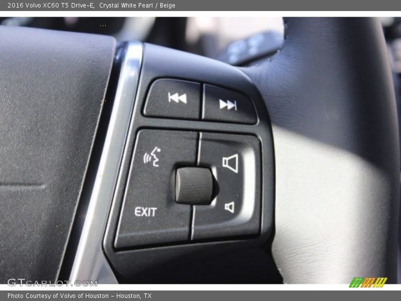 Crystal White Pearl / Beige 2016 Volvo XC60 T5 Drive-E