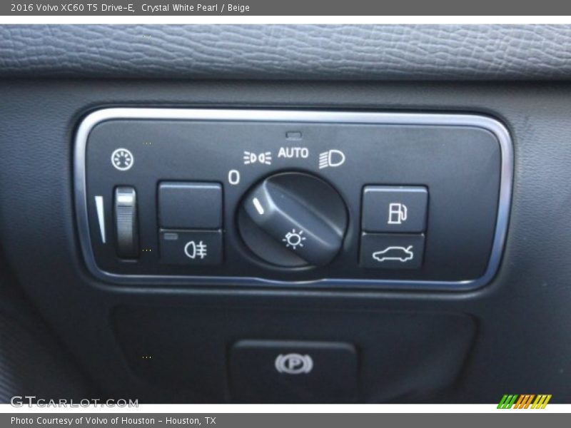 Crystal White Pearl / Beige 2016 Volvo XC60 T5 Drive-E