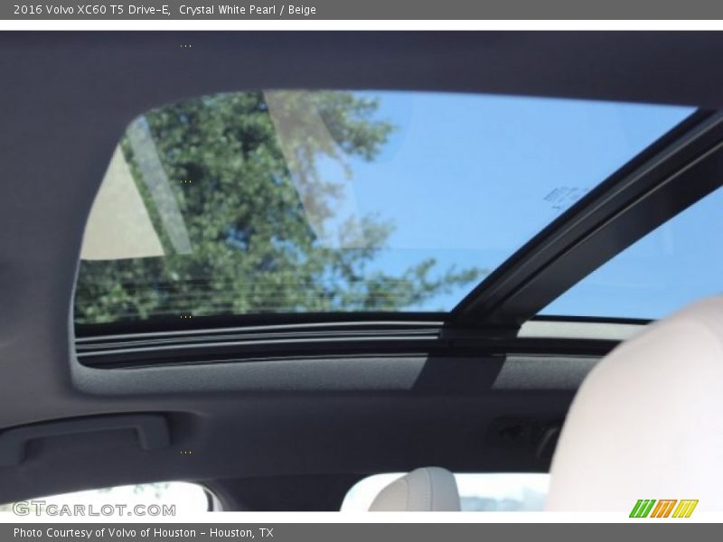 Crystal White Pearl / Beige 2016 Volvo XC60 T5 Drive-E