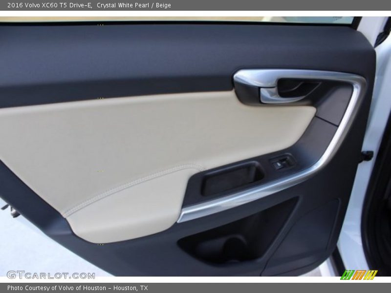 Crystal White Pearl / Beige 2016 Volvo XC60 T5 Drive-E