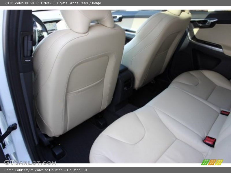 Crystal White Pearl / Beige 2016 Volvo XC60 T5 Drive-E