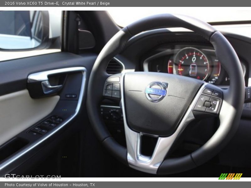 Crystal White Pearl / Beige 2016 Volvo XC60 T5 Drive-E