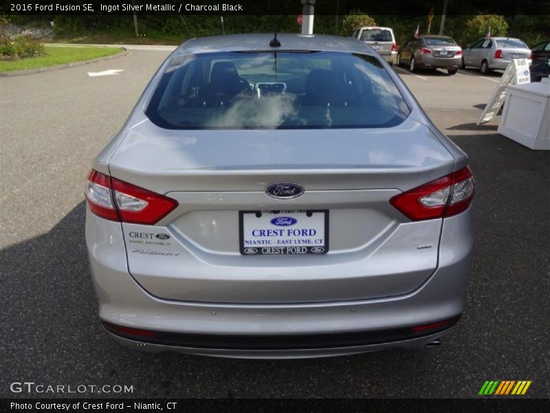 Ingot Silver Metallic / Charcoal Black 2016 Ford Fusion SE