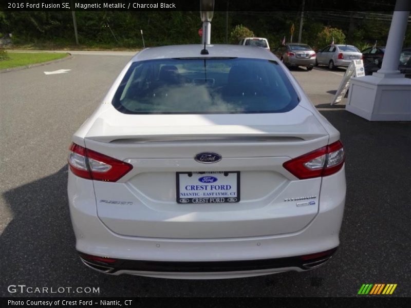 Magnetic Metallic / Charcoal Black 2016 Ford Fusion SE