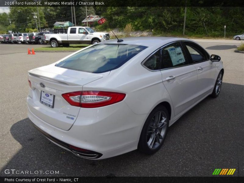 Magnetic Metallic / Charcoal Black 2016 Ford Fusion SE