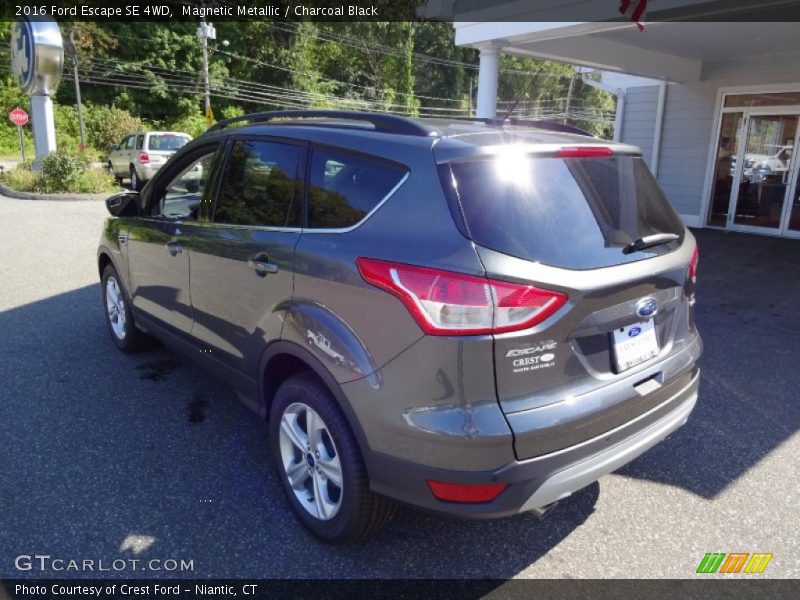 Magnetic Metallic / Charcoal Black 2016 Ford Escape SE 4WD