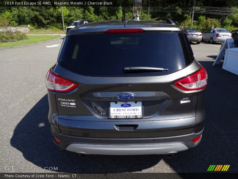 Magnetic Metallic / Charcoal Black 2016 Ford Escape SE 4WD