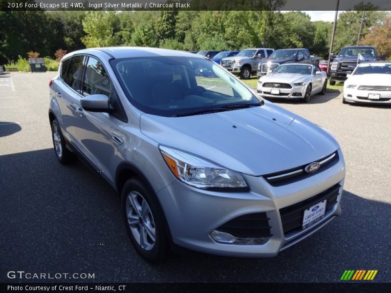 Ingot Silver Metallic / Charcoal Black 2016 Ford Escape SE 4WD