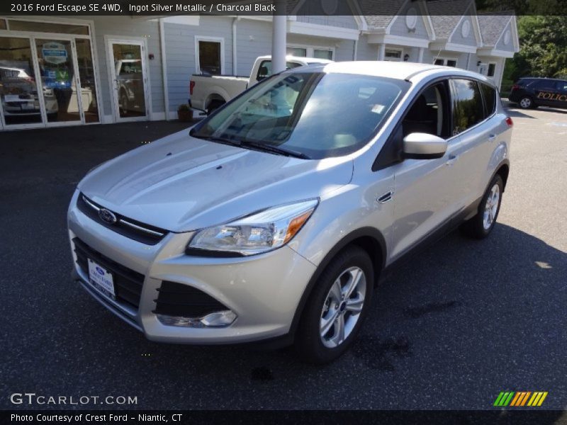 Ingot Silver Metallic / Charcoal Black 2016 Ford Escape SE 4WD