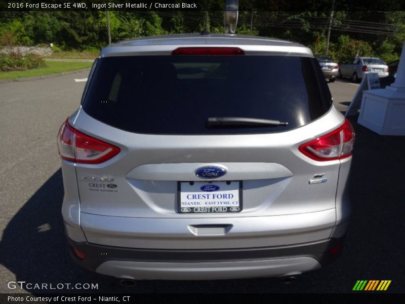 Ingot Silver Metallic / Charcoal Black 2016 Ford Escape SE 4WD