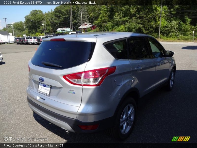 Ingot Silver Metallic / Charcoal Black 2016 Ford Escape SE 4WD