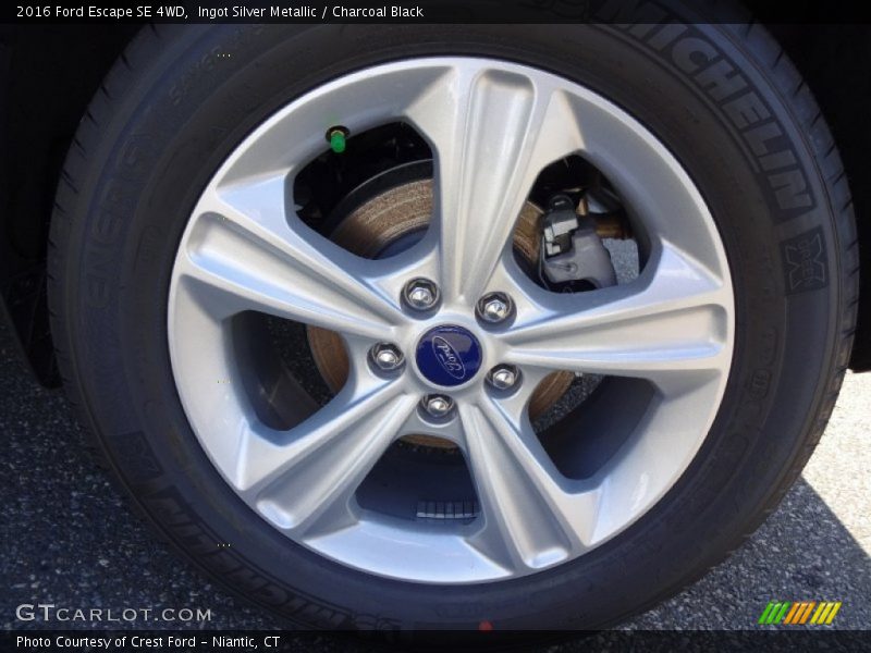 Ingot Silver Metallic / Charcoal Black 2016 Ford Escape SE 4WD