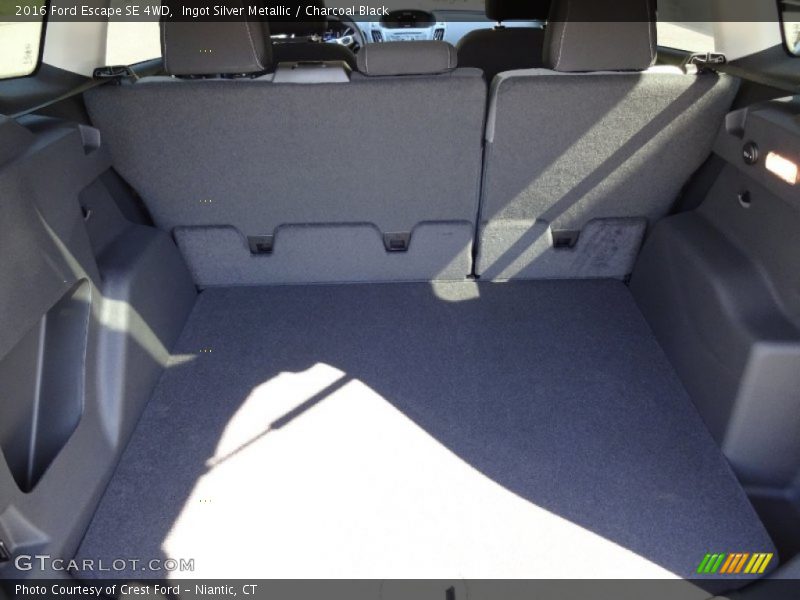 Ingot Silver Metallic / Charcoal Black 2016 Ford Escape SE 4WD